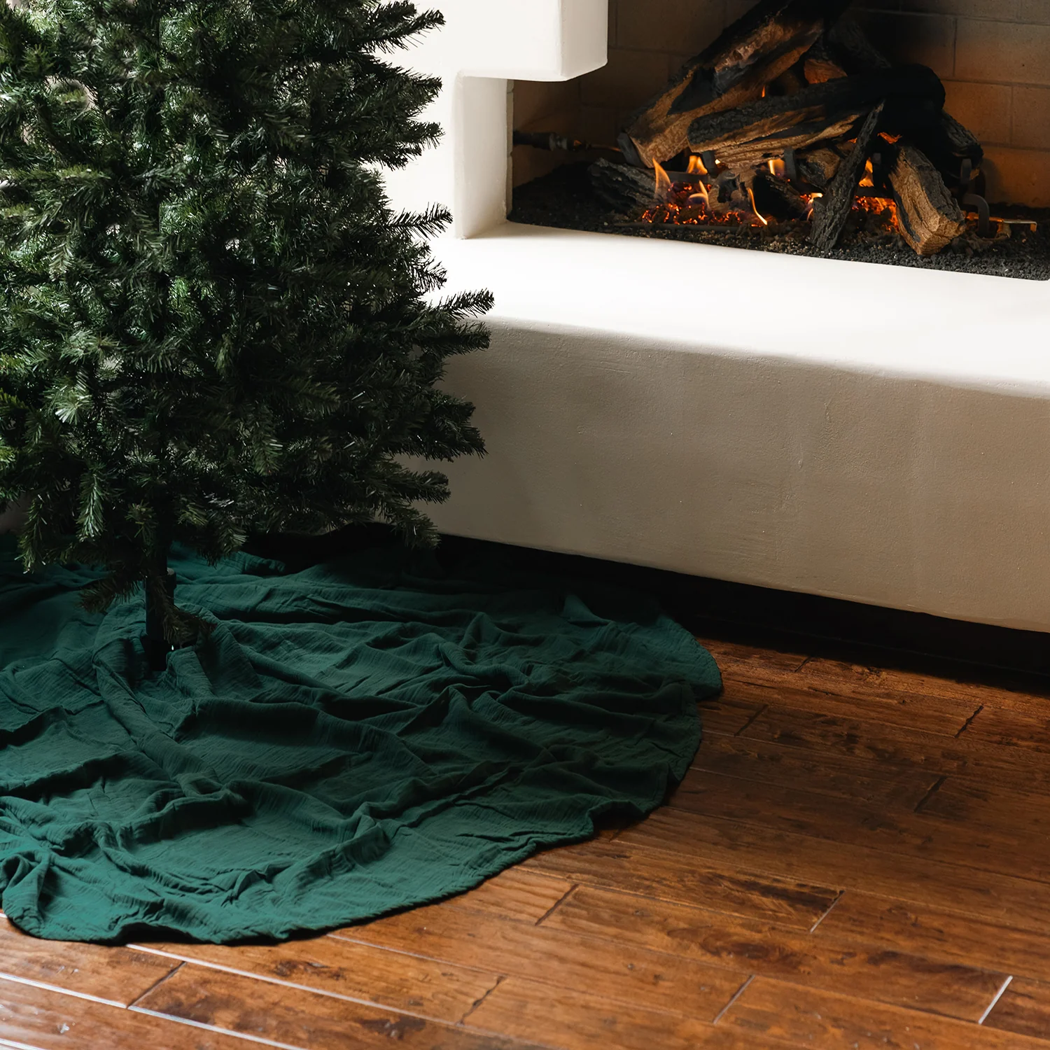 Oversized Christmas Tree Skirt - Image 5